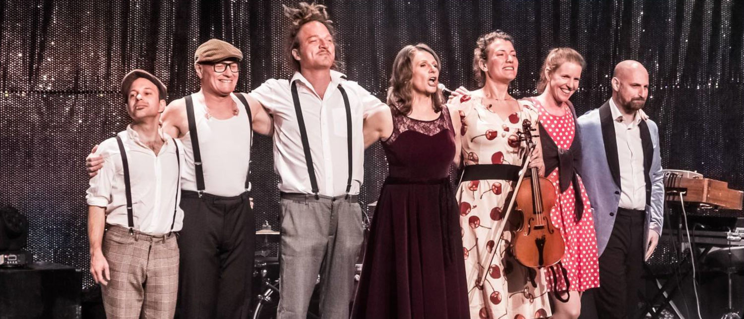 Birgit Denk & Die Novaks Der Papa wirds scho richten 1500x644 © Andreas Müller